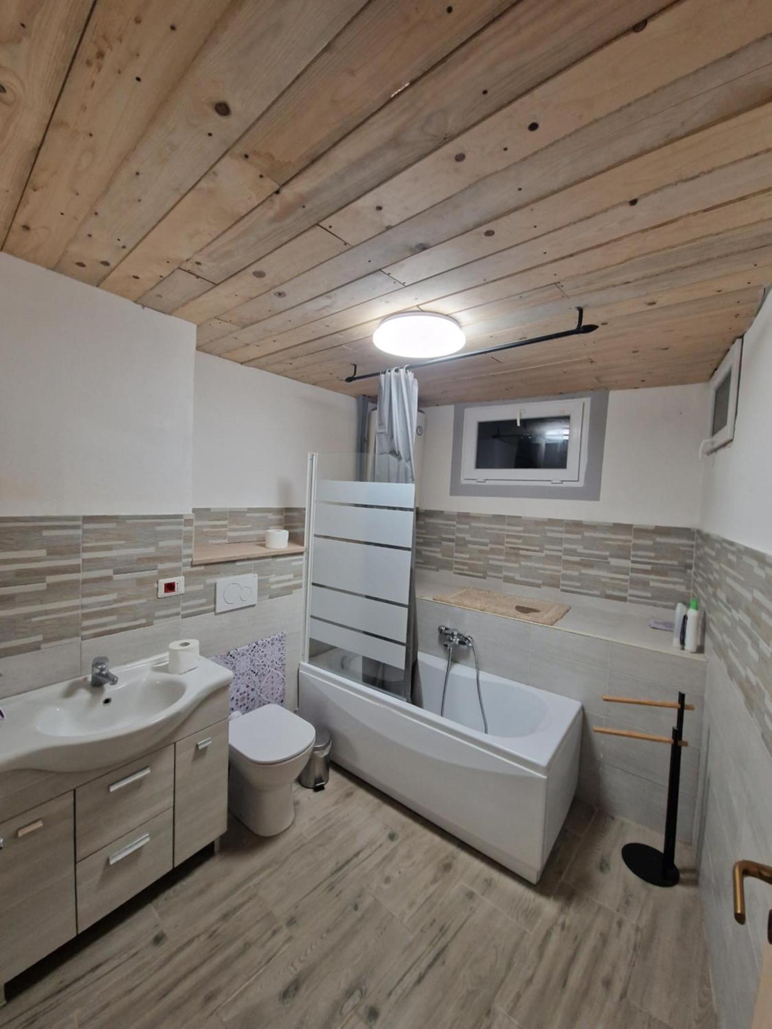 Underground Home Vicino Metropolitana Comasina Cormano Exteriér fotografie